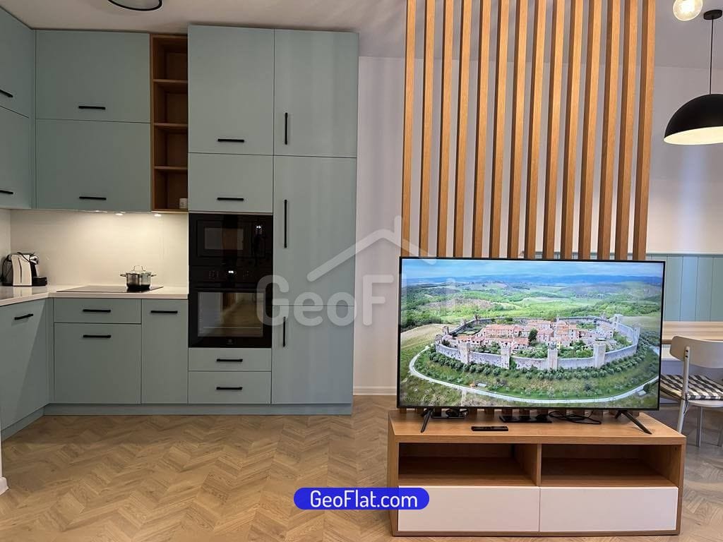 למכירה: דירה, חדשה בת 3 חדרים (2 חדרי שינה, 92 מ"ר), מרוהטת ומצוידת במכשירי חשמל ברחוב ניקולוזה בראטאשווילי בבאטומי — $245,000.