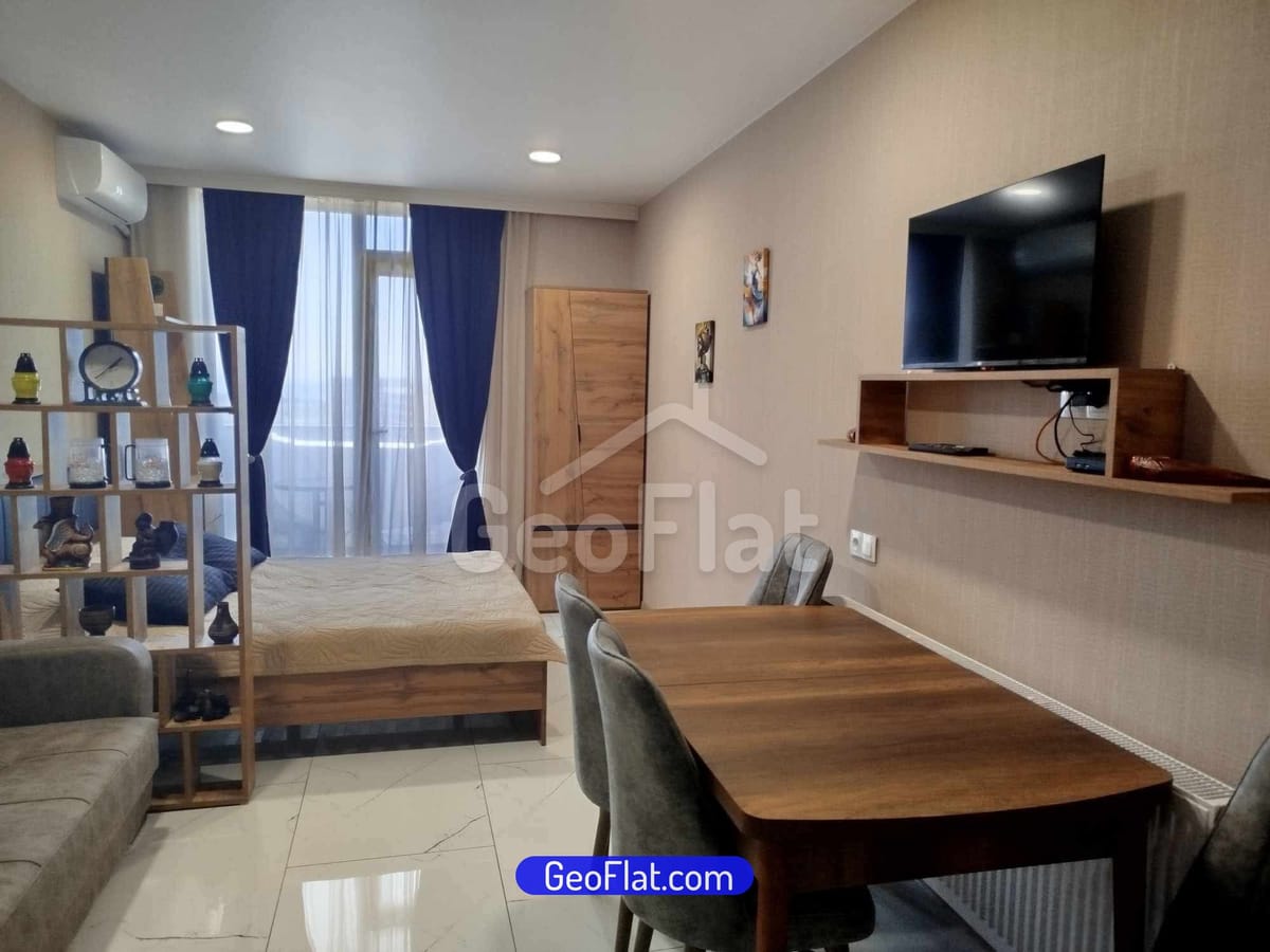 Продается новая студия 32 м² на улице Григола Лорткипанидзе в Батуми с мебелью и бытовой техникой за $52,500.